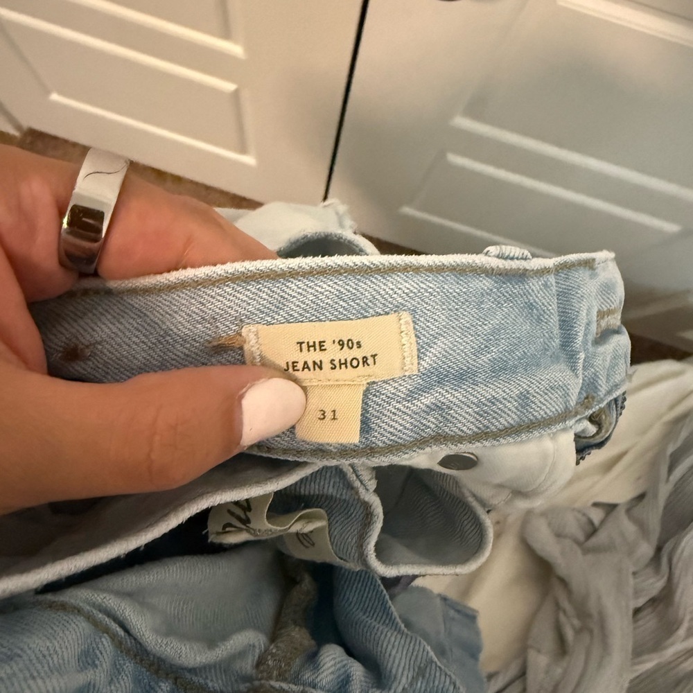 Madewell // EUC The '90s Mid-Length Jean Short in Pearlman Wash - Picture 10 of 10